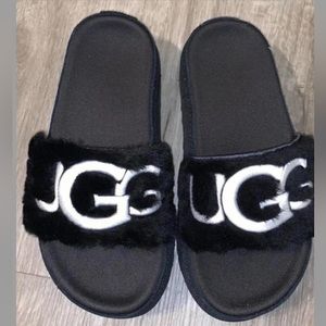 UGG SLIPERS